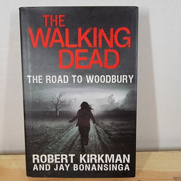 The Walking Dead The Road To Woodbury - hardback - Picture 1 of 3